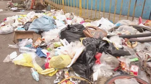 Street Trash, Garbage Video stock 204916625