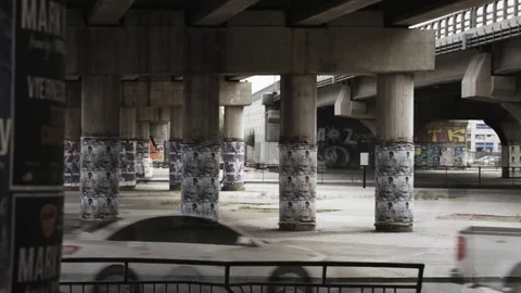Street under freeway compo 2 Video stock 78015333