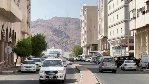 Street View of Al-Mustarah Mosque and Medina Cityscape Vídeos de archivo 334759405