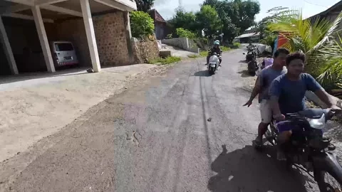 Street view in Blora district, Central Java, Indonesia Vídeos de archivo 334639737