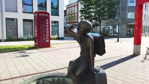 Street view of a bronze statue of schoolboy Stock Footage 201340601