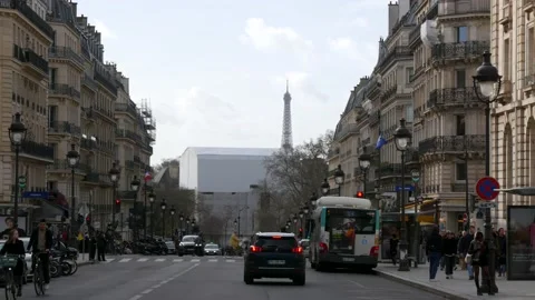 Street view with the Eiffel tower from Panthéon at Rue Soufflot Stock Footage 237005951