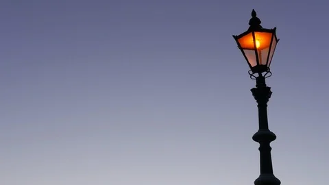 Streetlamp Lights Up Stock-Footage 99020819