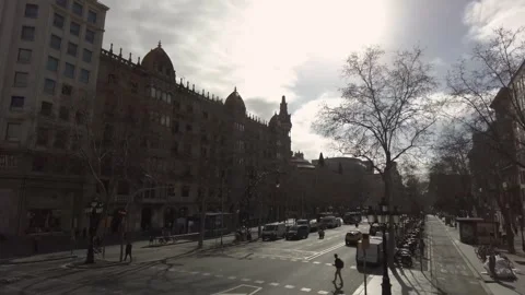 The streets of Barcelona from top of a bus 库存影片 299952671