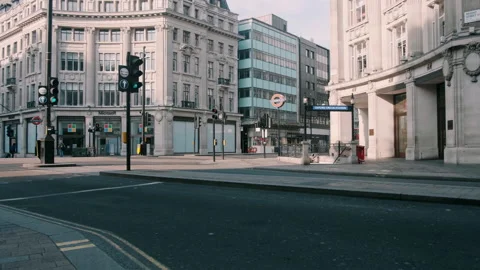 Streets in central London during lockdown Stock Footage 131067806
