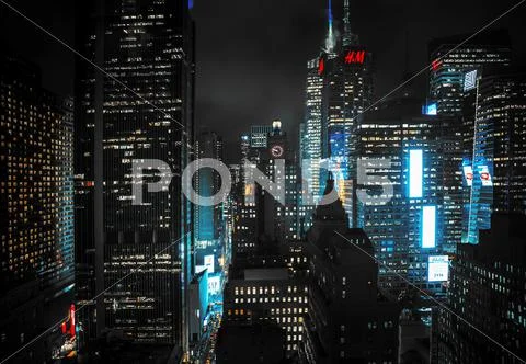 Streets of Manhattan at night Stock Photos