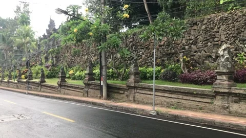 The streets of Ubud, Bali are synonymous with Balinese carvings along the way 動画素材 199764106