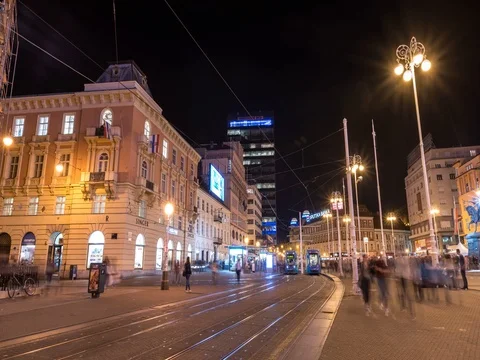 Streets of Zagreb by night 스톡 동영상 74369778