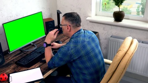 Stressed businessman using a head scratcher Stock Footage 109177546