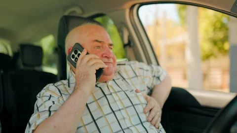Stressed elderly driver calling for medical help inside his car. Video stock 343264373