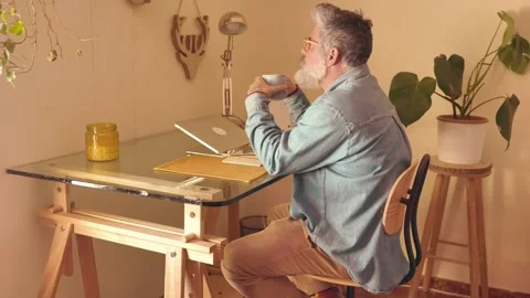 Stressed senior freelancer working remotely from home office Stock-Footage 331900304