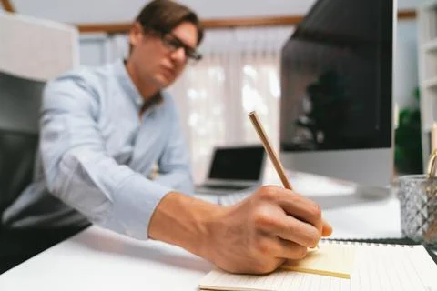 Stressful IT analyzing online software information writing memo list. Pecuniary. Stock-Fotos