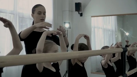 The strict female teacher of dance class correct position of little ballerinas Stockbeeldmateriaal 113529668