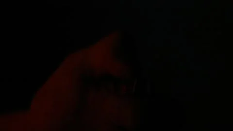  strike a lighter 動画素材 143703083