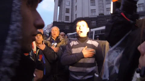 Strike in Ukraine - singing of the anthem. Video stock 35840355