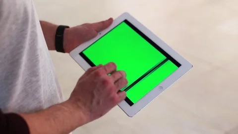 Strike your finger and tapping on your tablet with a green screen Stock Footage 73191651