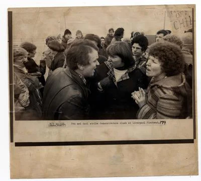 Strikes 1979 Pro And Anti Strike Demonstrators Clash At Liverpool Pierhead. Toda Stock Photos