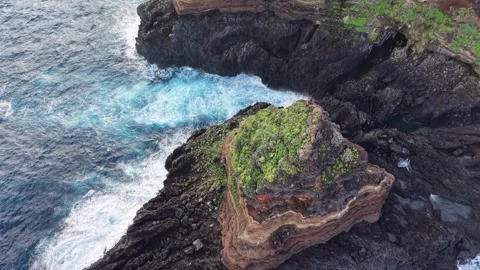 Striking aerial view of the Roque de El Cagado, a unique volcanic rock Vídeo Stock 331615883