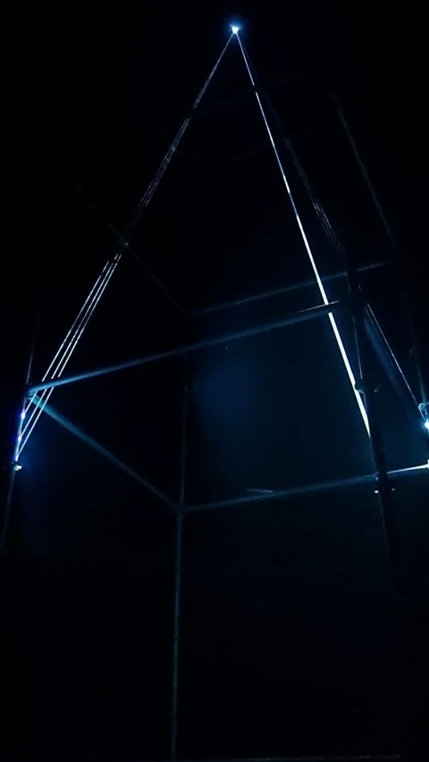 A striking geometric structure illuminated by bright lights 스톡 동영상 318788679