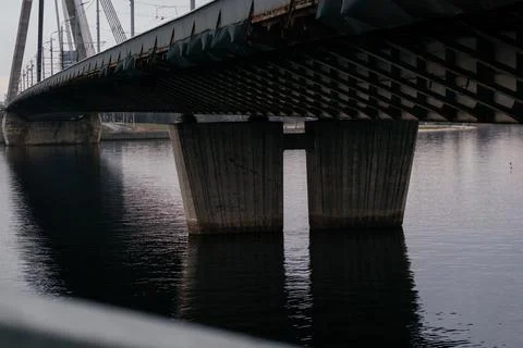 A striking perspective of a cable-stayed bridge over a calm river, showcasing Foto stock