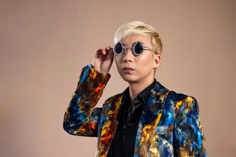 Striking a Pose for the Camera Stockfoto's