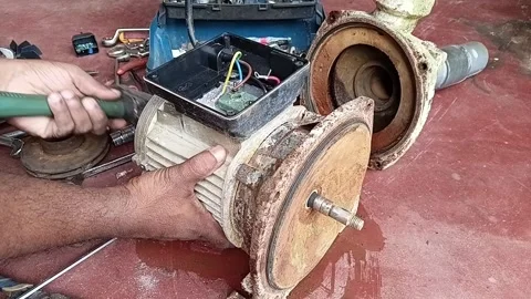 Striking Rotor Shaft To Remove Motor Front End Plate 動画素材 334335526
