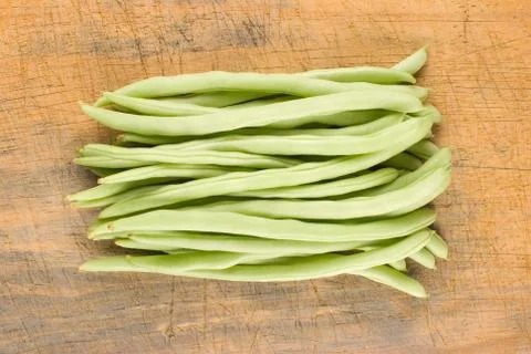String bean and cutting board Fotos Stock