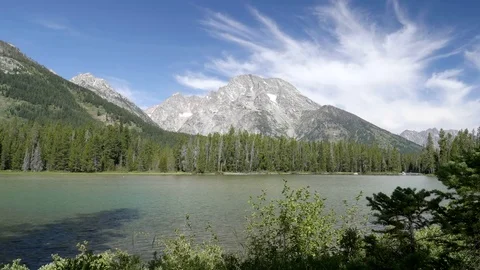 String lake and mt moran in the grand tetons national park 스톡 동영상 83980662