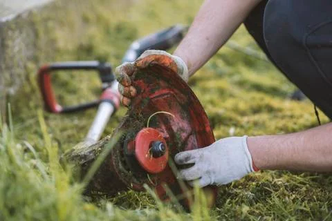 String trimmer cleaning after cutting the grass, workflow Foto stock