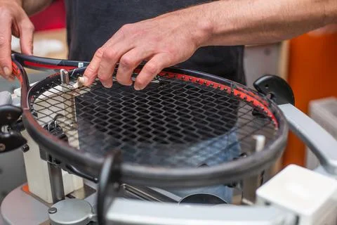 Stringing the tennis racket in the tennis studio 库存照片