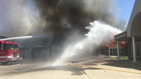 Strip Mall in Flames  Stockbeeldmateriaal 171438936