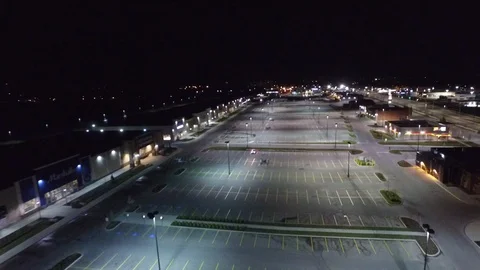 Streamwood, Illinois, USA. An empty parking lot provides a ghost town-like  appearance to a strip mall during the coronavirus pandemic Stock Photo -  Alamy