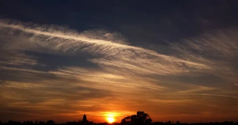 Striped Sunset Clouds Time Lapse (2160p 23.976) Video stock 98895621