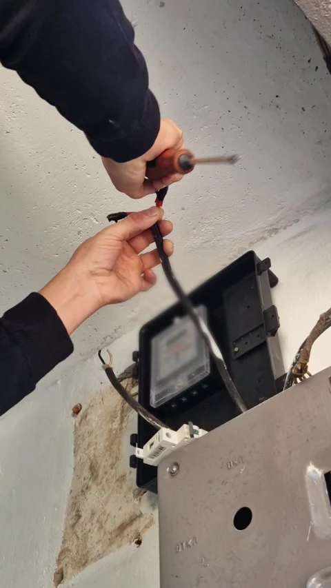 Stripping Electrical Wire with Screwdriver Tool 스톡 동영상 318362625