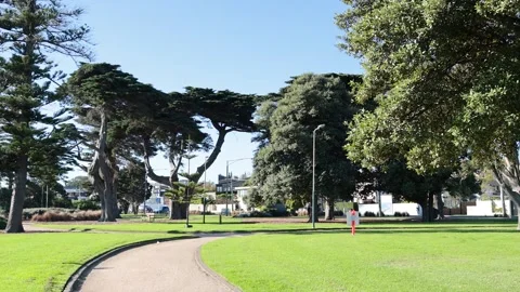 Strolling Through Brighton Beach Park Vídeo Stock 303538550