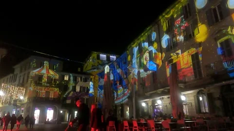 Strolling through the Christmas colors of Lecco Vídeo Stock 229095083