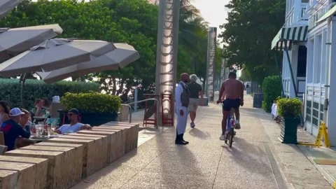 Strolling through smith &amp; wollensky Stock Footage 158418243