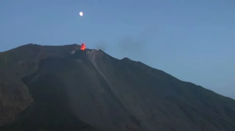 Stromboli eruption 01 Stock-Footage 11516377