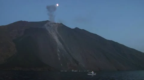 Stromboli eruption 04 Stock-Footage 11516495
