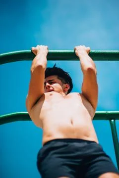 Strong athlete doing pull-up on horizontal bar Stock-Fotos