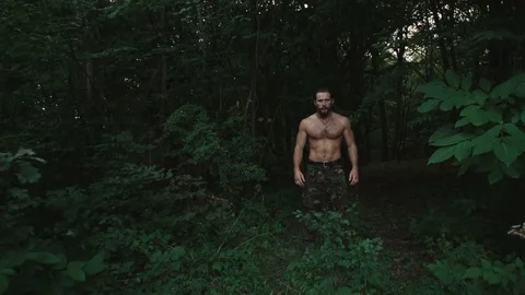 The strong bearded fighter runs in the forest. 4K Vídeo Stock 80125929