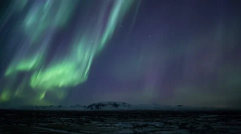 Strong bright aurora borealis Thingvellir Park Iceland realistic movement 4k Vidéo 57232609