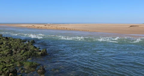 Strong current on estuary Video stock 99469493