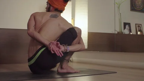 Strong flexible man practicing yoga Stock Footage 105877821