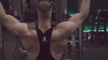 Strong man bodybuilder doing lat pull down and working back out in the gym  스톡 동영상 85655887