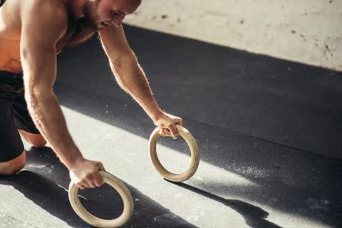 Strong man is doing push-ups by rings. Fotos de archivo