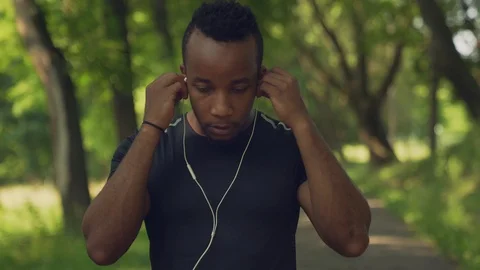 Strong man enjoying music while preparing for morning run Video stock 121271572