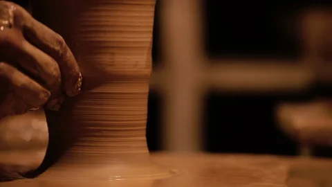 Strong man hands working with raw clay. Work close-up. Vídeos de archivo 127503754