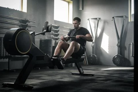 Strong Man Has Active Training On Fitness Equipment . Fotos Stock