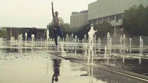 Strong man performing one-leg standing balance Video stock 79543187